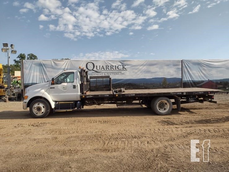 2013-ford-f650-xlt-image-1