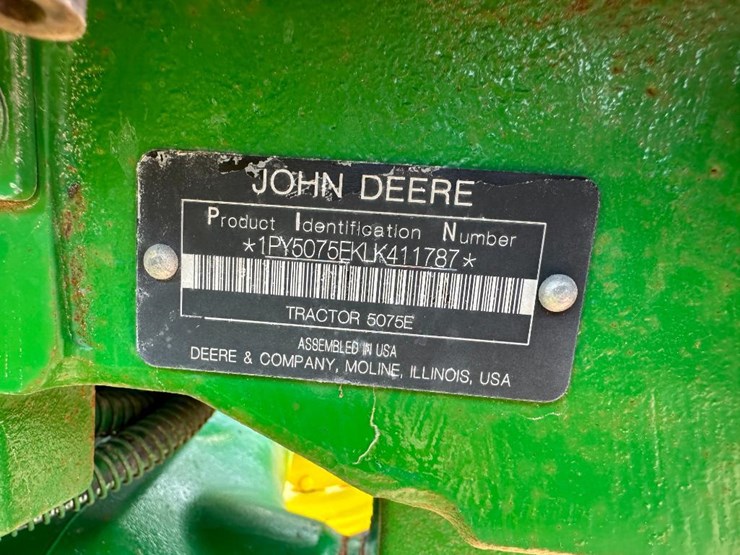 2020-john-deere-5075e-image-61
