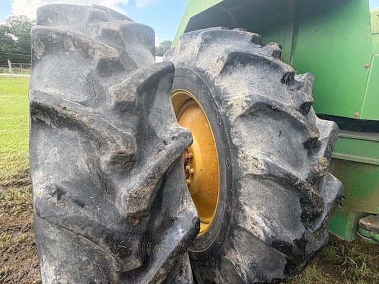 john-deere-8560-image-8