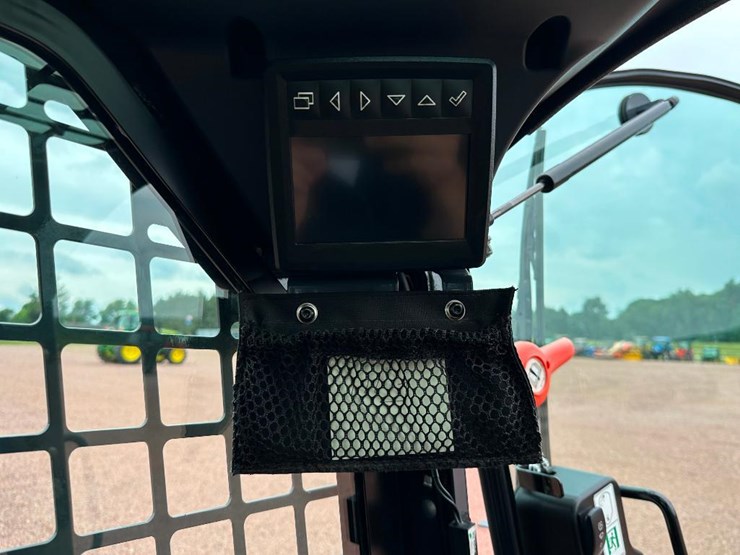 2020-deere-317g-image-43