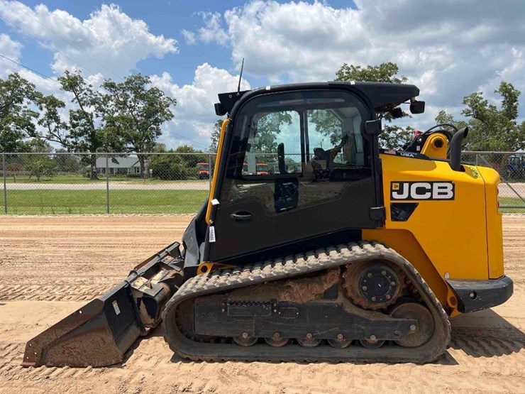 2021-jcb-3ts-8t-image-1