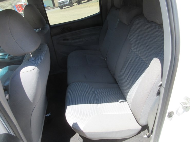 2013-toyota-tacoma-image-10