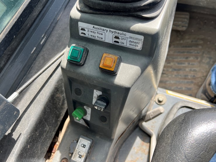 2019-takeuchi-tl8-image-8