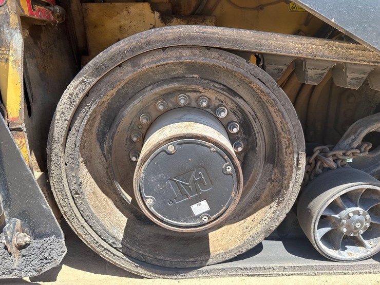 2015-caterpillar-ap-1055f-image-16