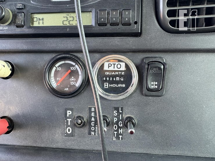 2005-freightliner-business-class-m2-106-image-49