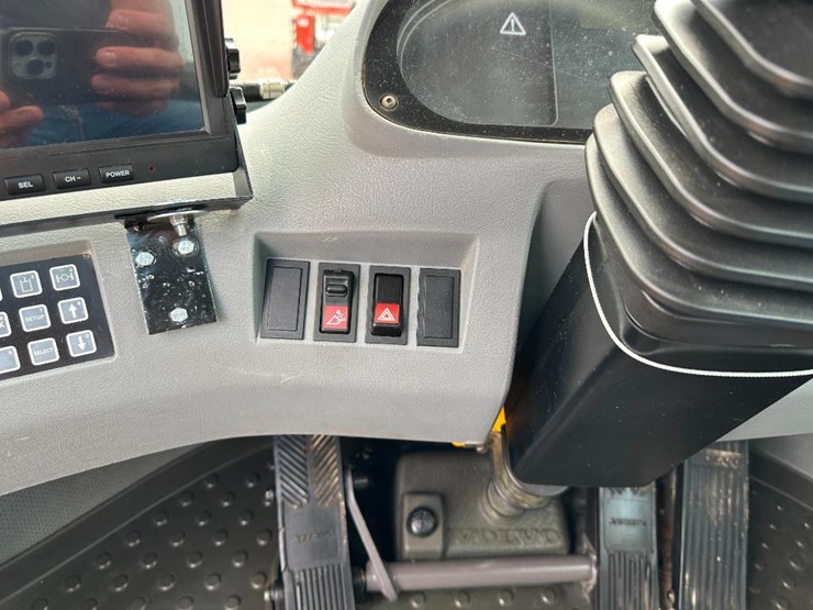 2006-volvo-l90e-image-51