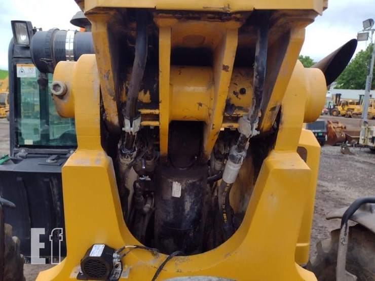 2015-caterpillar-tl943c-image-23