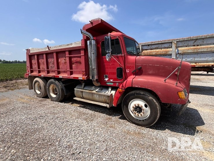 1997-freightliner-fld112-image-4