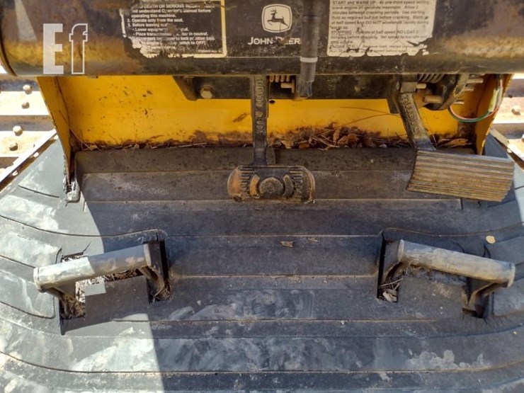 2004-deere-650h-image-8