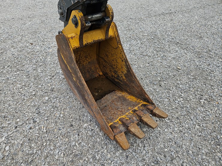 2018-deere-310l-image-9