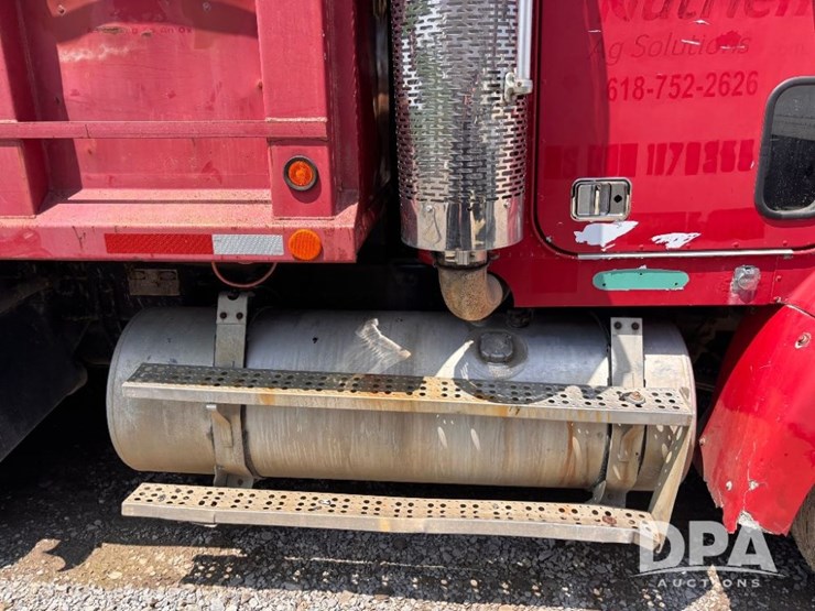 1997-freightliner-fld112-image-40