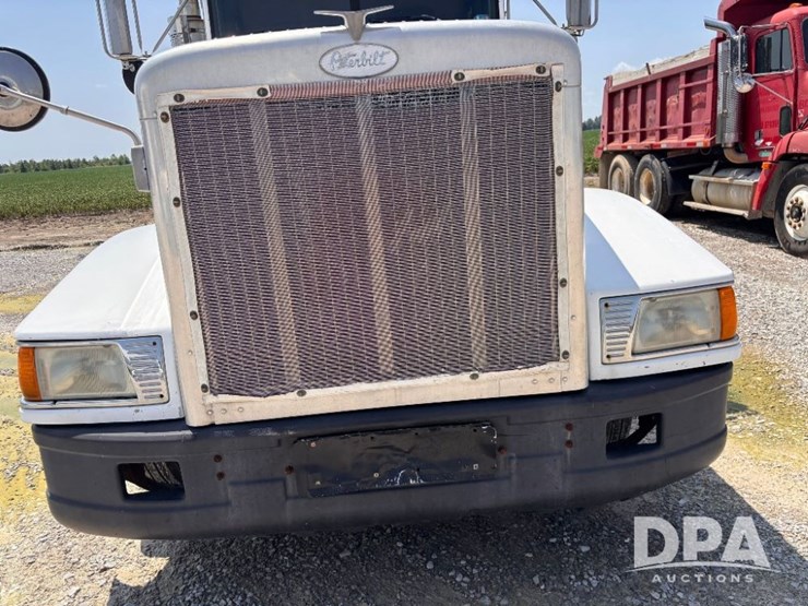 1996-peterbilt-377-image-16