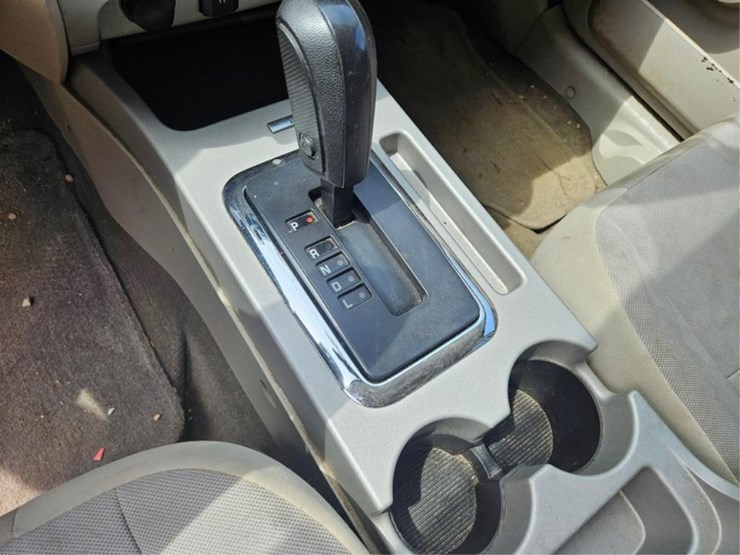 2011-ford-escape-image-21