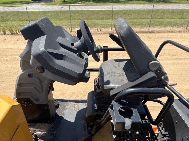 2015-caterpillar-ap-1055f-image-25