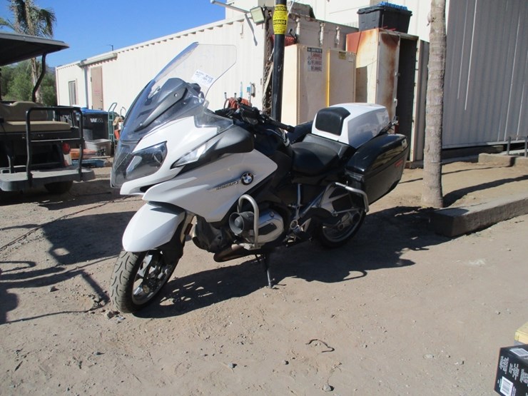 2018-bmw-r1200rt-motorcycle,-image-2