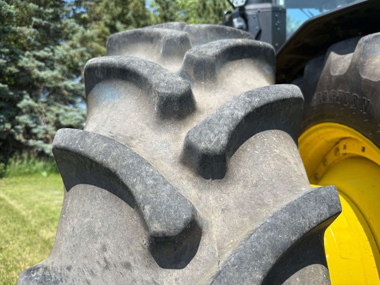 2021-john-deere-8r-340-image-38