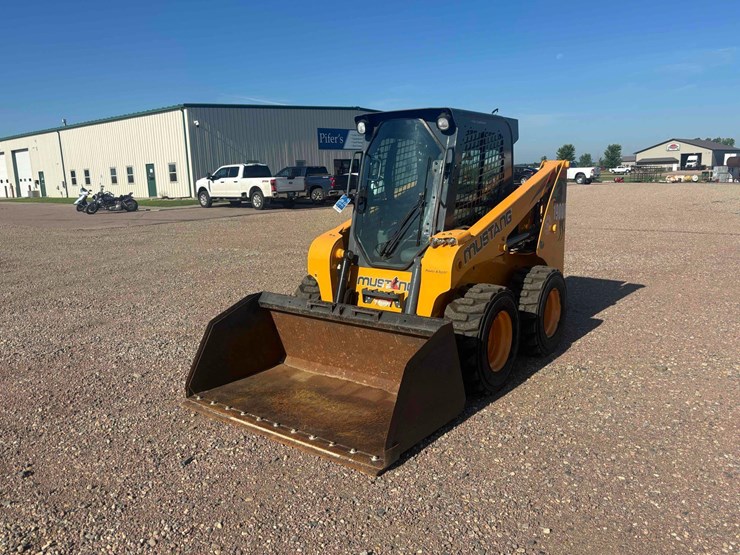 mustang-1900-skid-steer-image-1