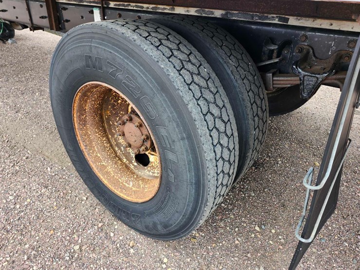 2004-freightliner-m2-chassis-image-22