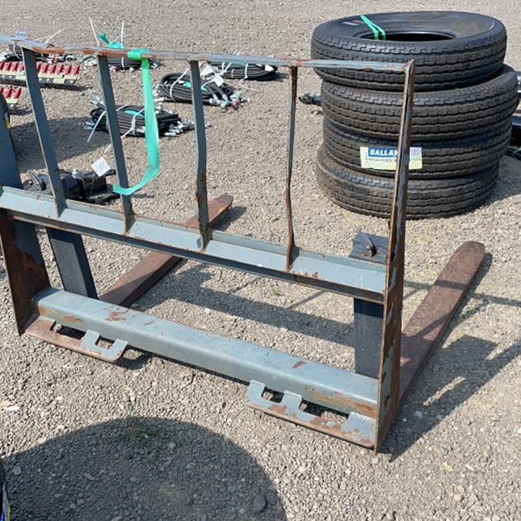 #1033 • SKID STEER 36" PALLET FORKS