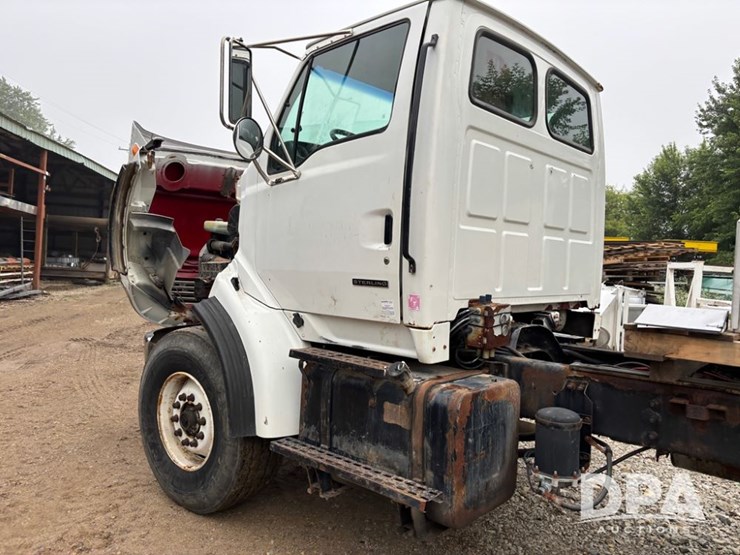 2001-sterling-truck-(dr11851-unit-9459)-image-45