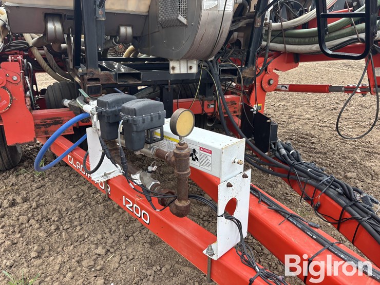 2014-kuhn-gladiator-1200-16r30-strip-till-machine-image-16
