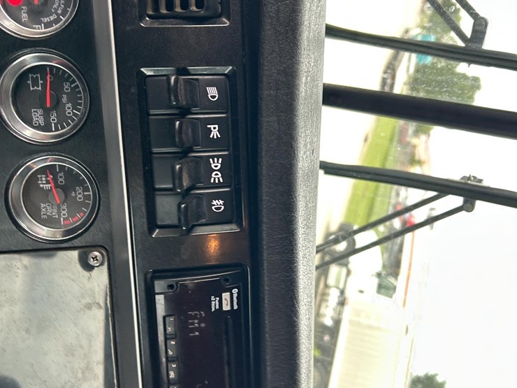 2019-kenworth-t800-image-22