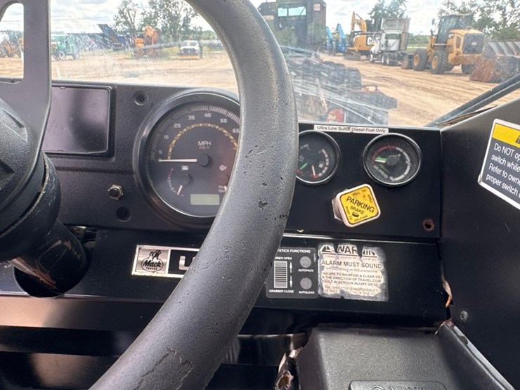 2014-mack-leu613-image-30