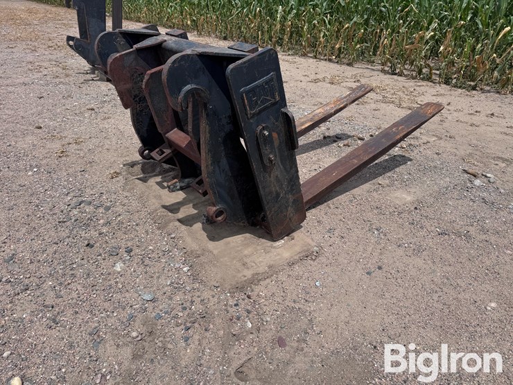 caterpillar-pallet-forks-wheel-loader-attachment-image-4
