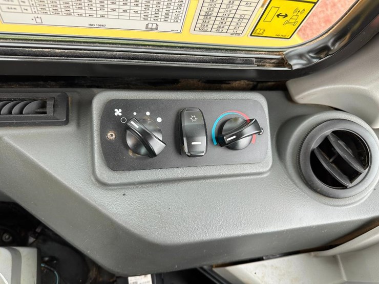 2019-caterpillar-303.5e2-cr-image-60