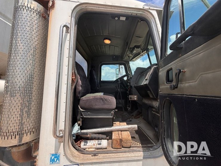 2000-peterbilt-357-image-78
