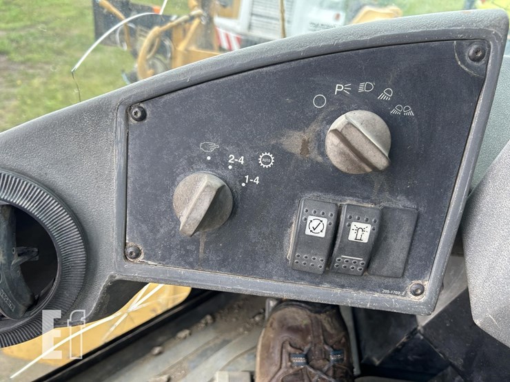 caterpillar-938g-image-39