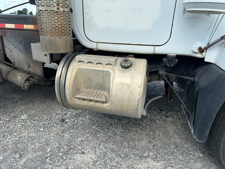1999-mack-rd688s-image-44