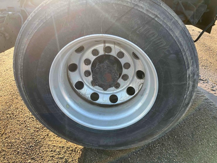 2009-ford-f750-image-27
