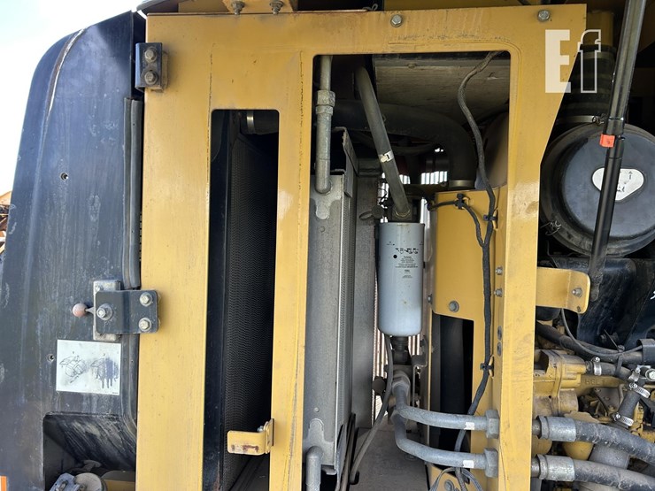 caterpillar-928g-image-22