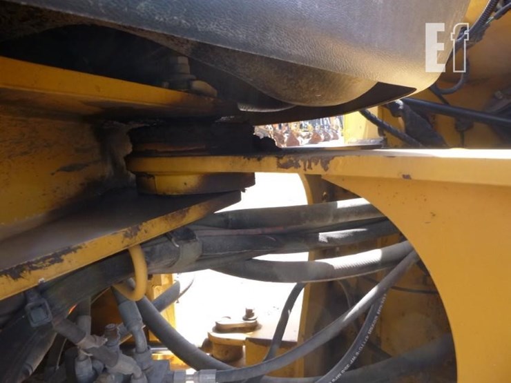 2013-deere-544k-image-27