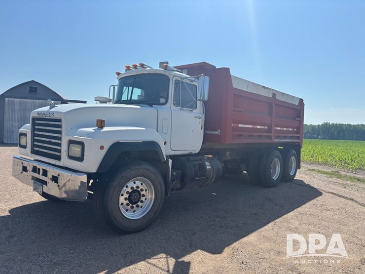 1995-mack-rd690s-image-19