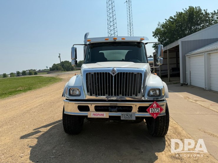 2007-international-7500-propane-truck-(cg363)-image-2