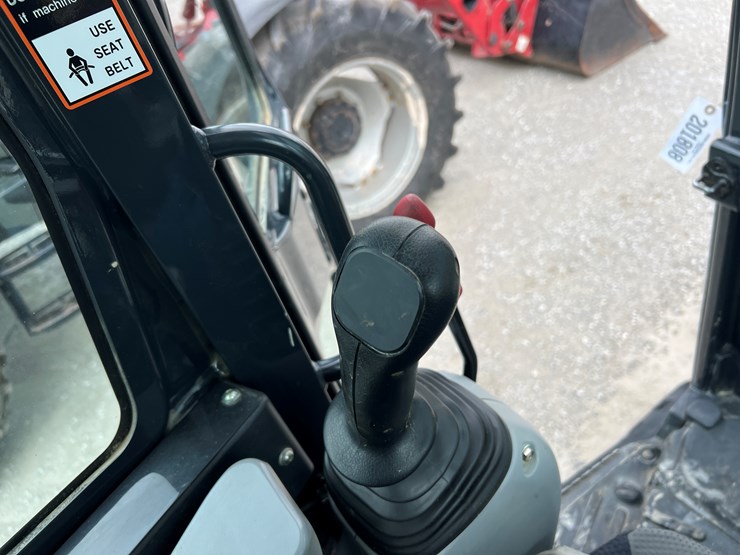 2020-deere-35g-image-13
