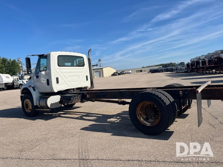 2012-international-durastar-4400-image-5