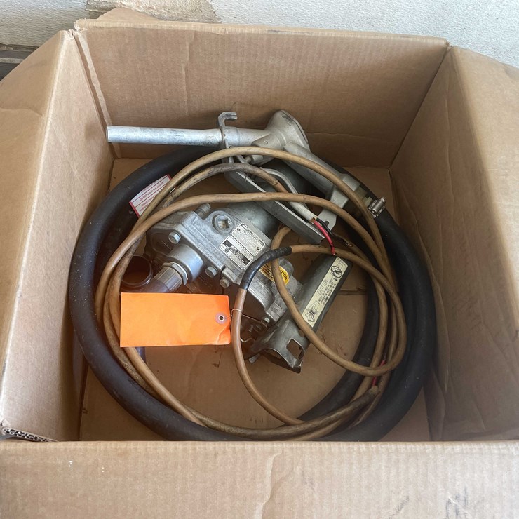 #8604 • Gas Pump and Filler Handel