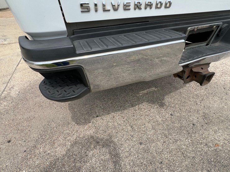 2015-chevrolet-silverado-2500hd-image-38