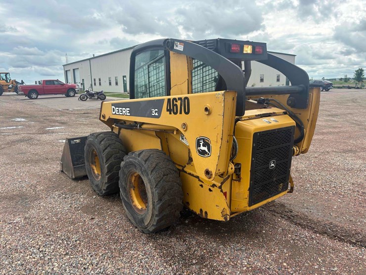 2007-deere-328-image-4