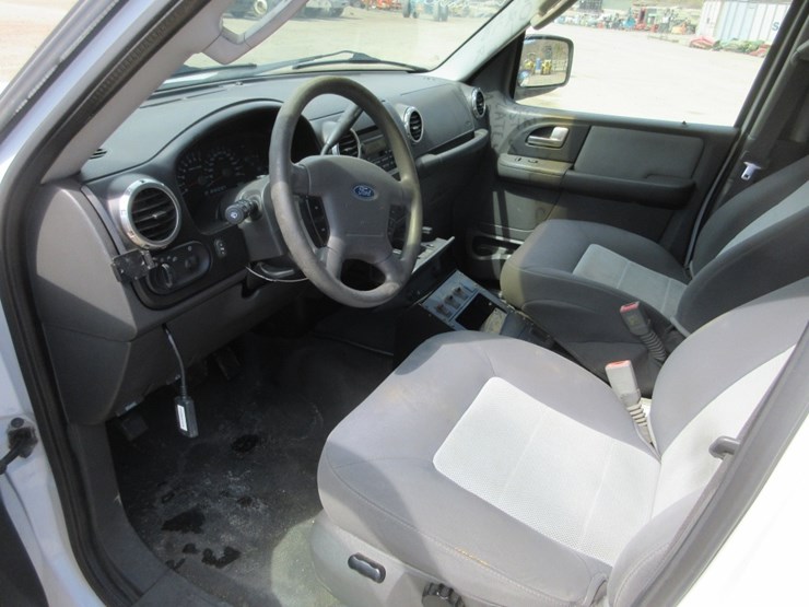 2003-ford-expedition-image-7