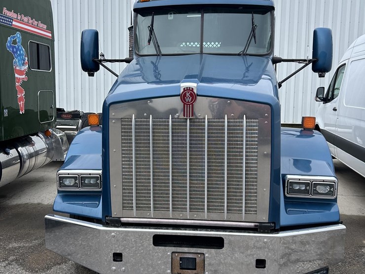 2020-kenworth-t800-image-2