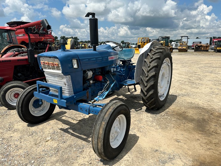 ford-4000-image-1
