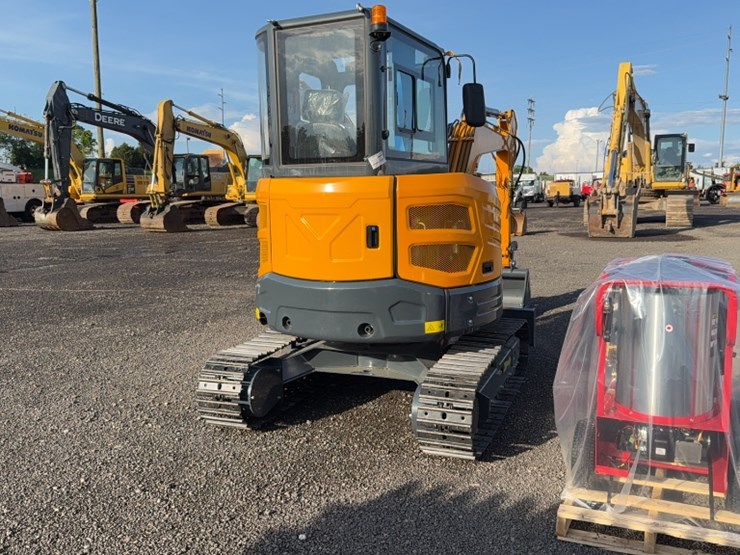#2044-•-2025-future-ft40-mini-excavator-image-8