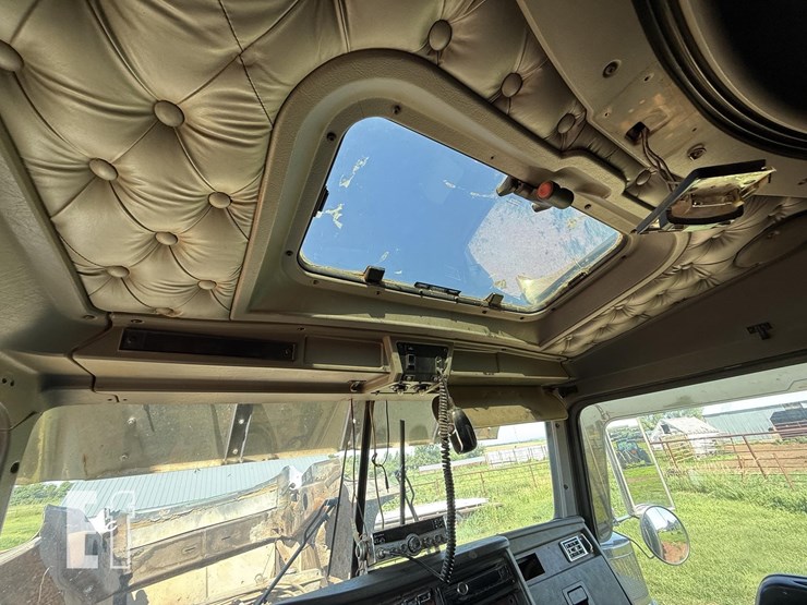 2005-kenworth-w900-image-51