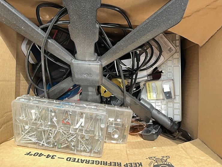 lot#-801-pallet-of-miscellaneous-items-image-2