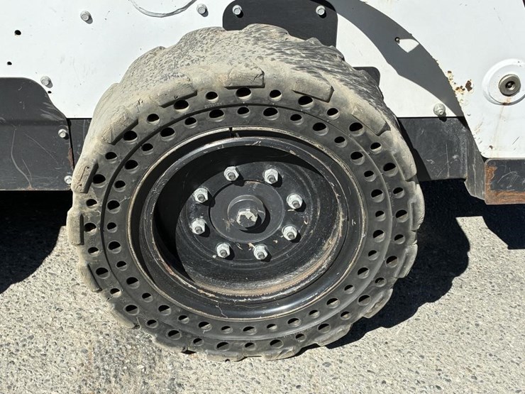 2021-bobcat-s590-image-8