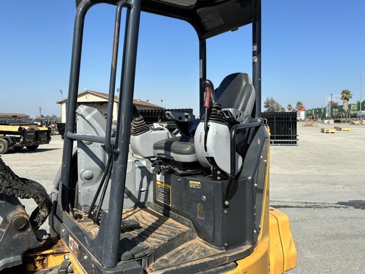 2021-deere-35g-image-15